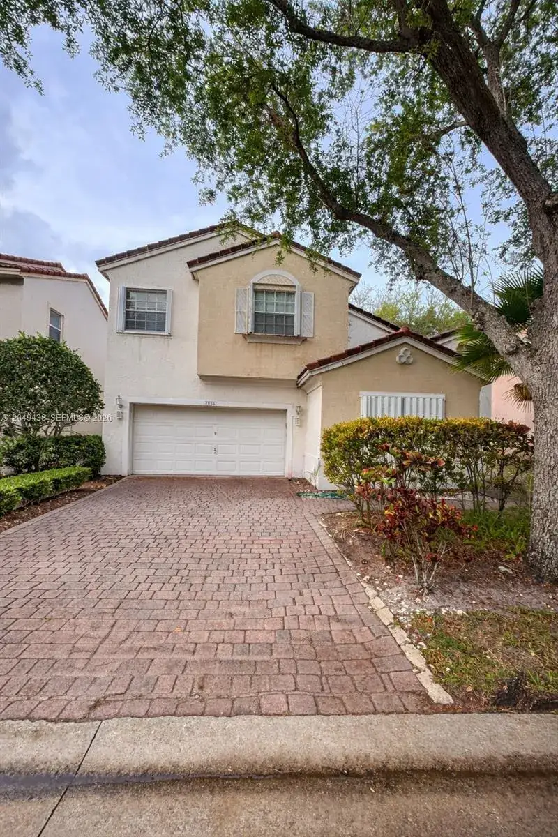 3 bedroom 3 bath Residential for sale at 7558 NW 17th Dr, Pembroke Pines FL 33024