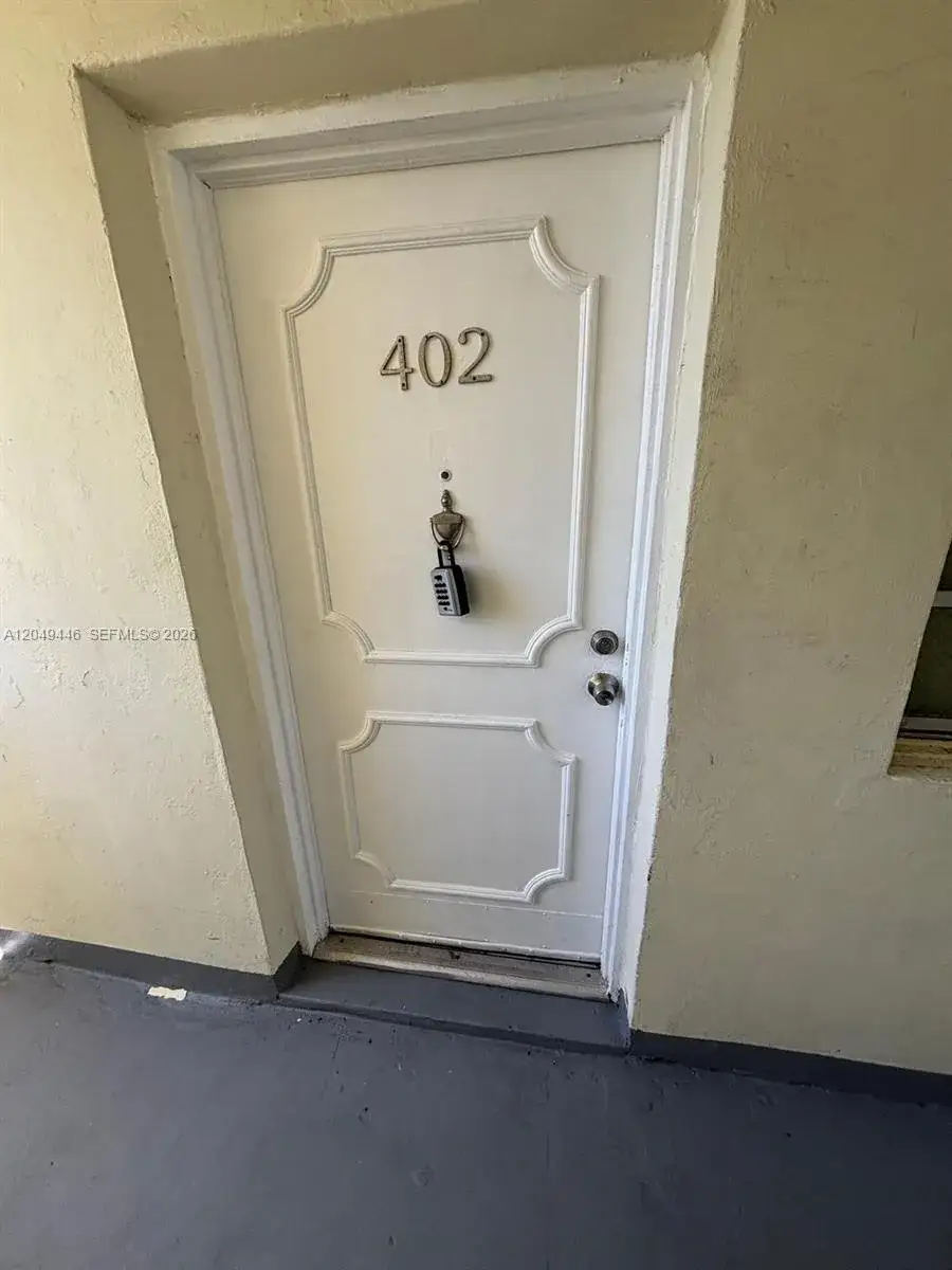 1 bedroom 1 bath Residential Lease for rent at 3050 S Dixie Hwy # 402, Miami FL 33133
