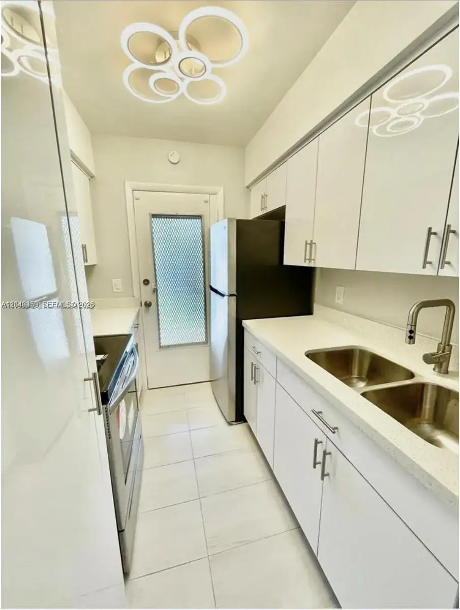1 bedroom 1 bath Residential Lease for rent at 1431 S 14th Ave # 208, Hollywood FL 33020