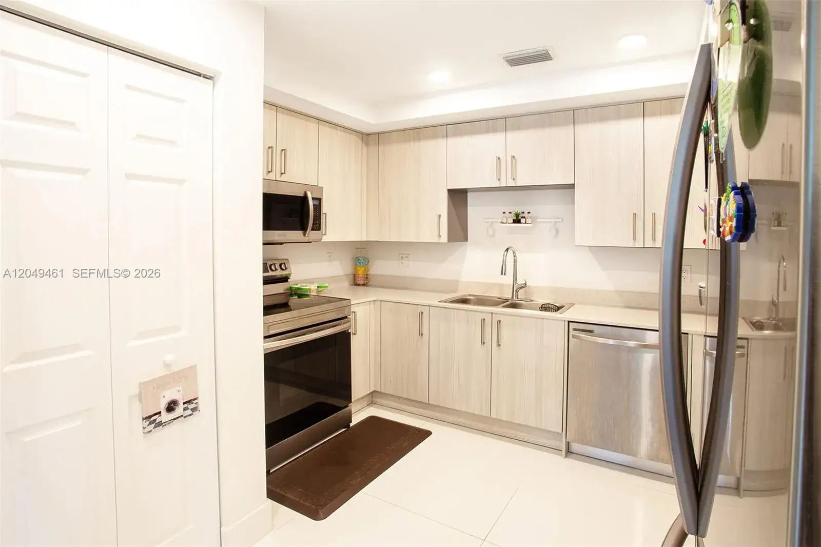 3 bedroom 2 bath Residential Lease for rent at 10950 NW 82nd St # 116, Doral FL 33178