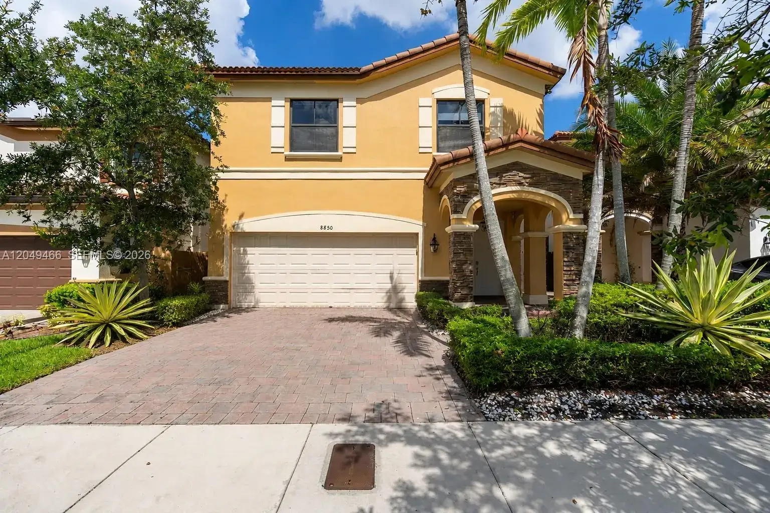 5 bedroom 4 bath Residential for sale at 8850 NW 99th Path, Doral FL 33178