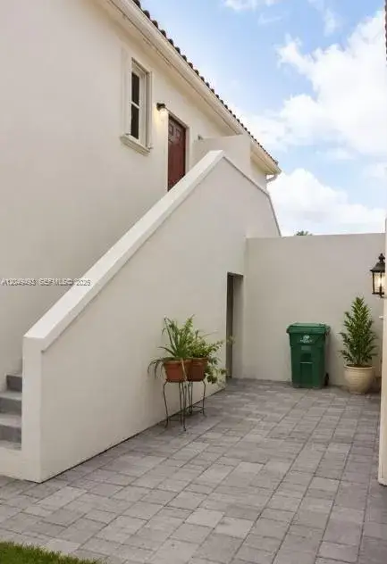 1 bedroom 1 bath Residential Lease for rent at 17024 SW 95th Ter # 0, Miami FL 33196