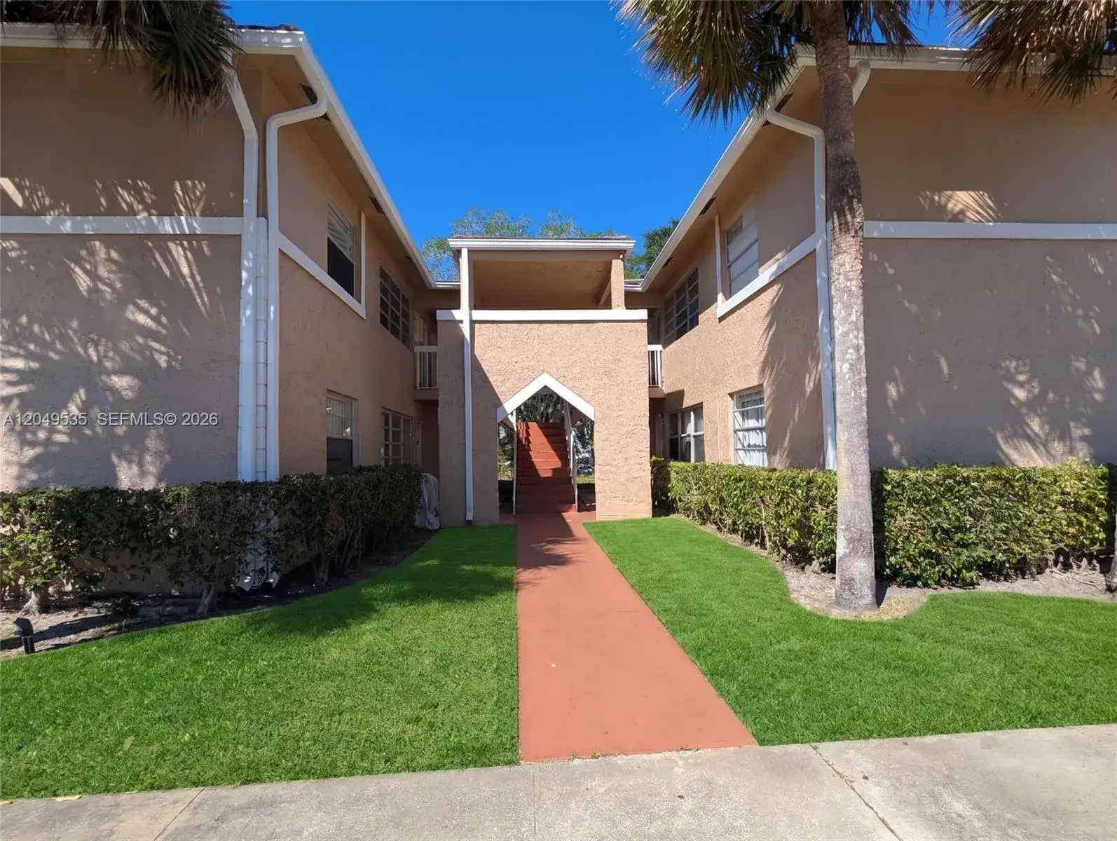 2 bedroom 2 bath Residential for sale at 807 Twin Lakes Dr # G, Coral Springs FL 33071