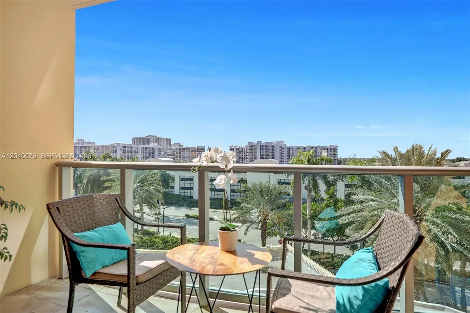 1 bedroom 1 bath Residential Lease for rent at 2501 S Ocean Dr, Hollywood FL 33019