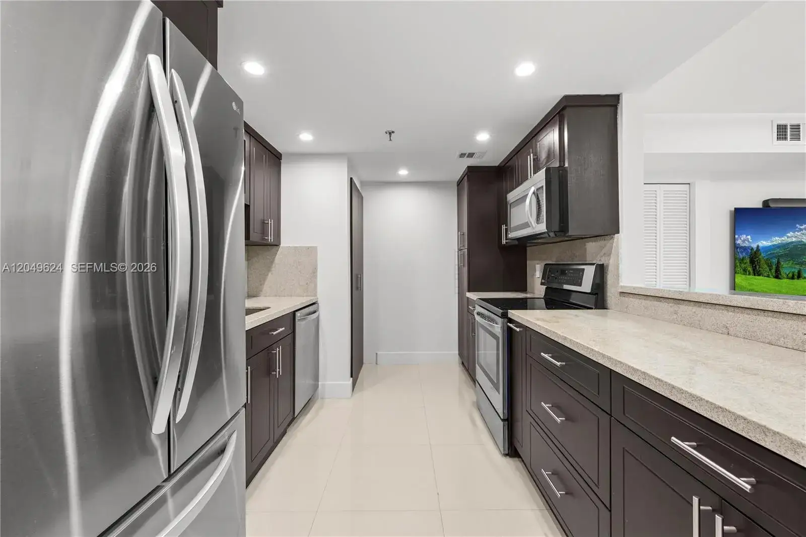 1 bedroom 1 bath Residential Lease for rent at 2457 Collins Ave # 307, Miami Beach FL 33140