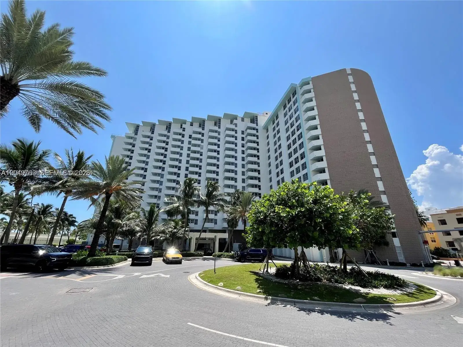 1 bedroom 1 bath Residential Lease for rent at 2899 Collins Ave # 938, Miami Beach FL 33140