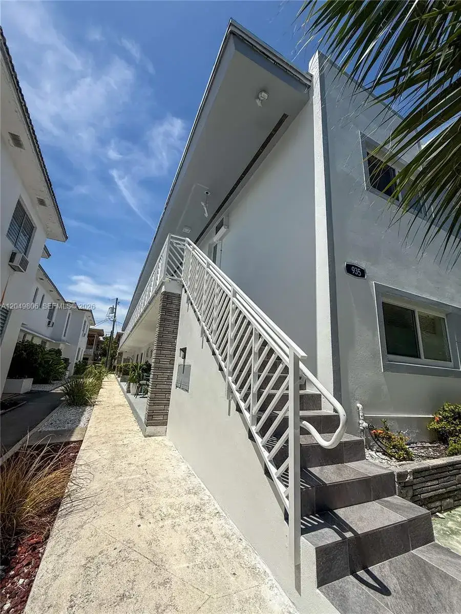 1 bedroom 1 bath Residential Lease for rent at 935 Bay Dr # 9, Miami Beach FL 33141