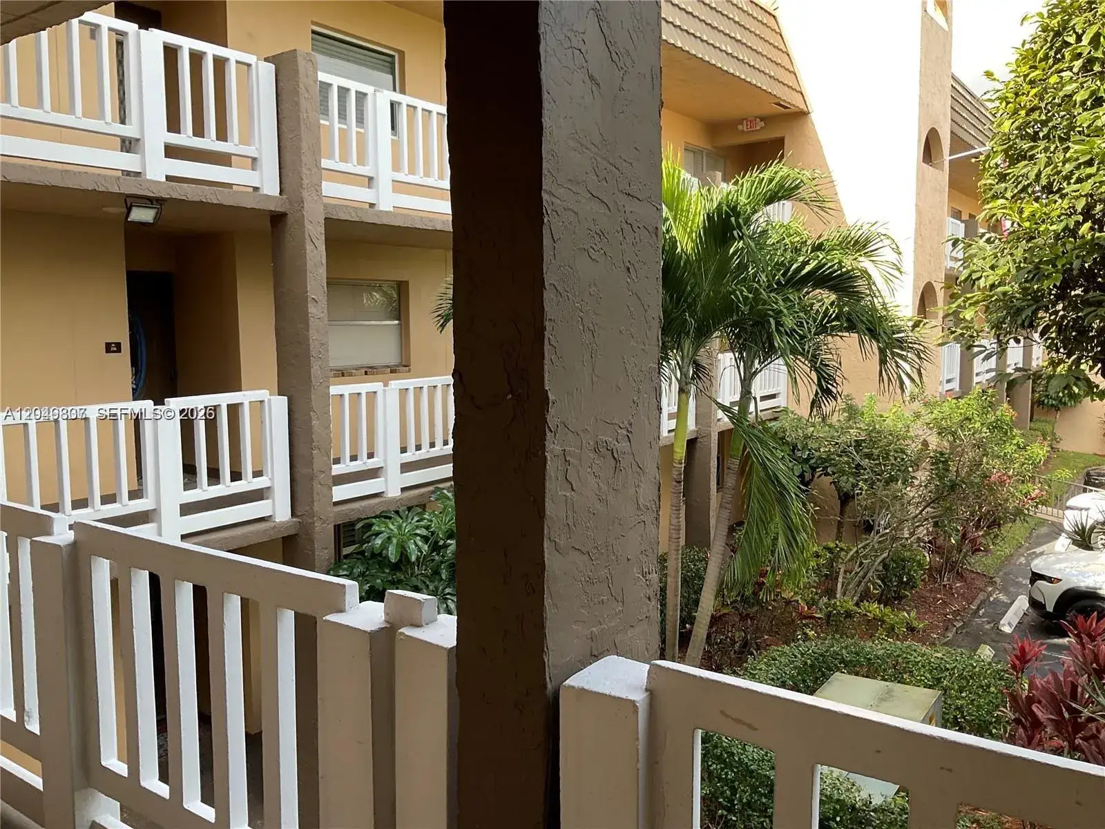 2 bedroom 2 bath Residential for sale at 9201 Sunrise Lakes Blvd # 205, Sunrise FL 33322