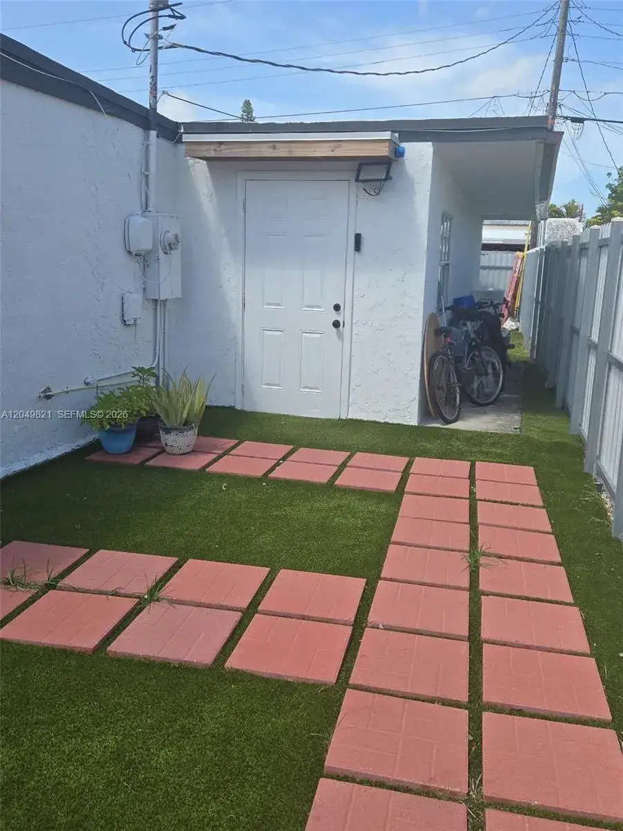 1 bedroom 1 bath Residential Lease for rent at 20601 SW 116th Rd # B, Miami FL 33189
