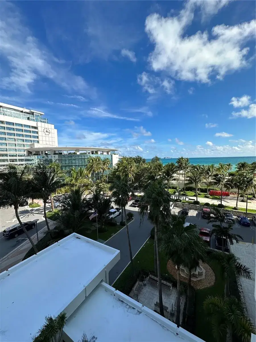 1 bedroom 1 bath Residential Lease for rent at 2899 Collins Ave # 617, Miami Beach FL 33140
