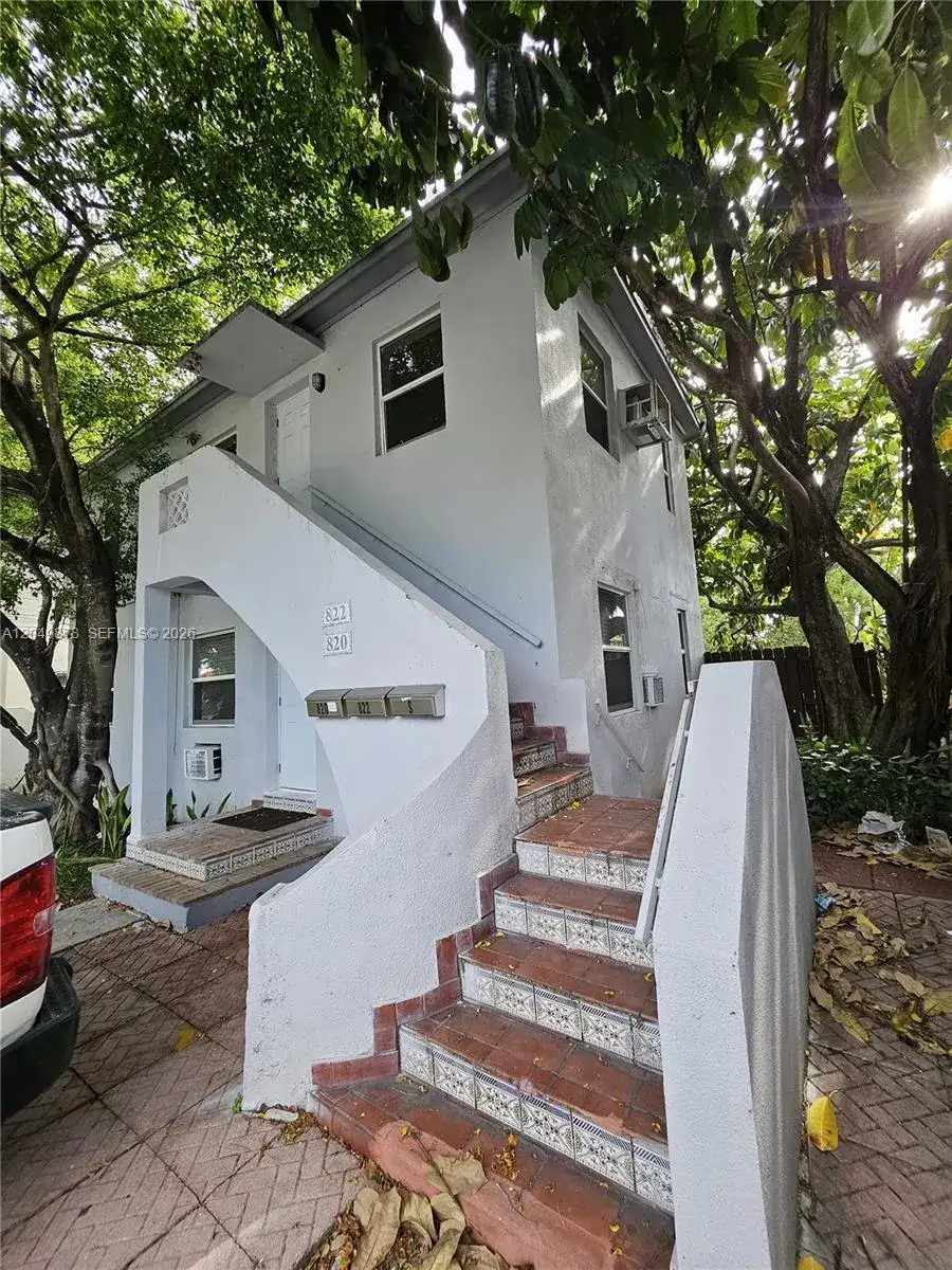 2 bedroom 1 bath Residential Lease for rent at 822 SW 31st Ave # 822, Miami FL 33135