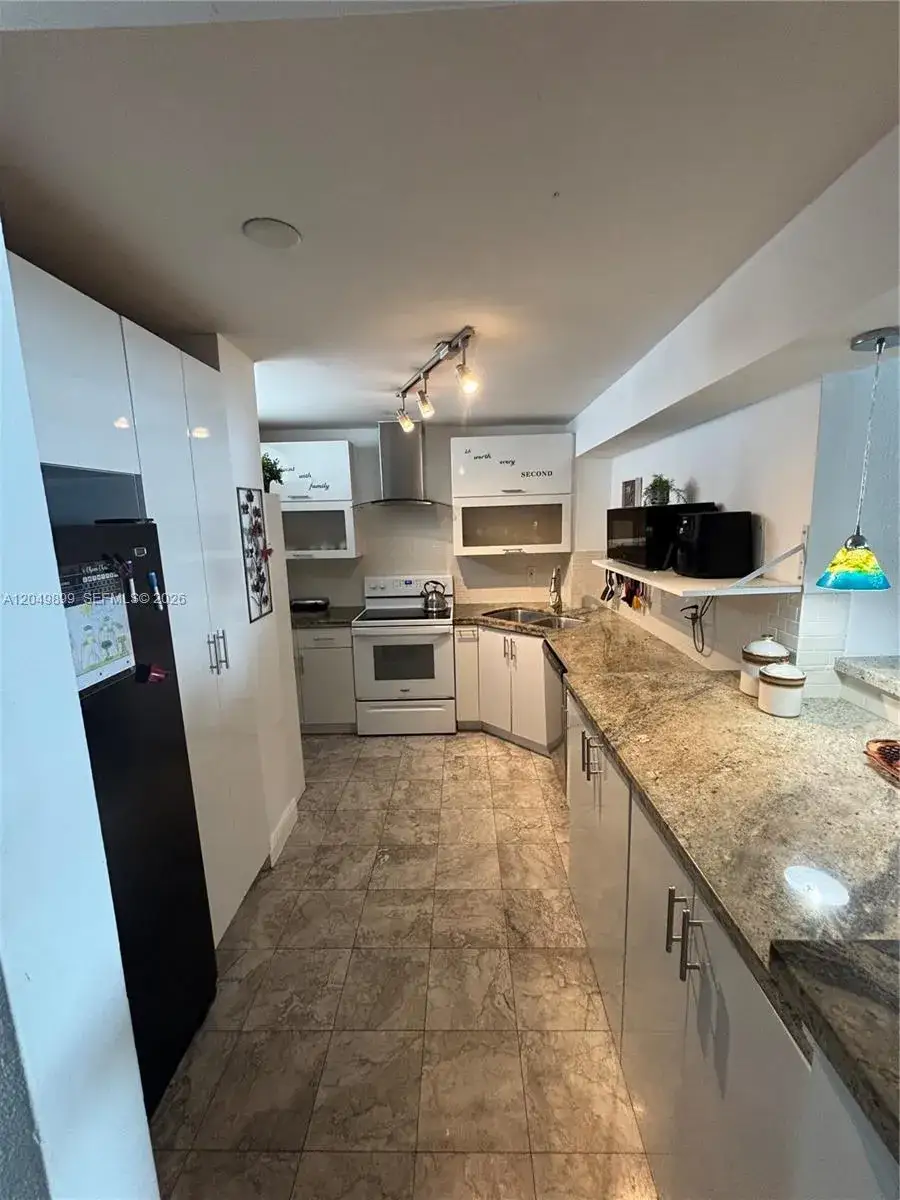 1 bedroom 1 bath Residential Lease for rent at 6450 Collins Ave # 1207, Miami Beach FL 33141