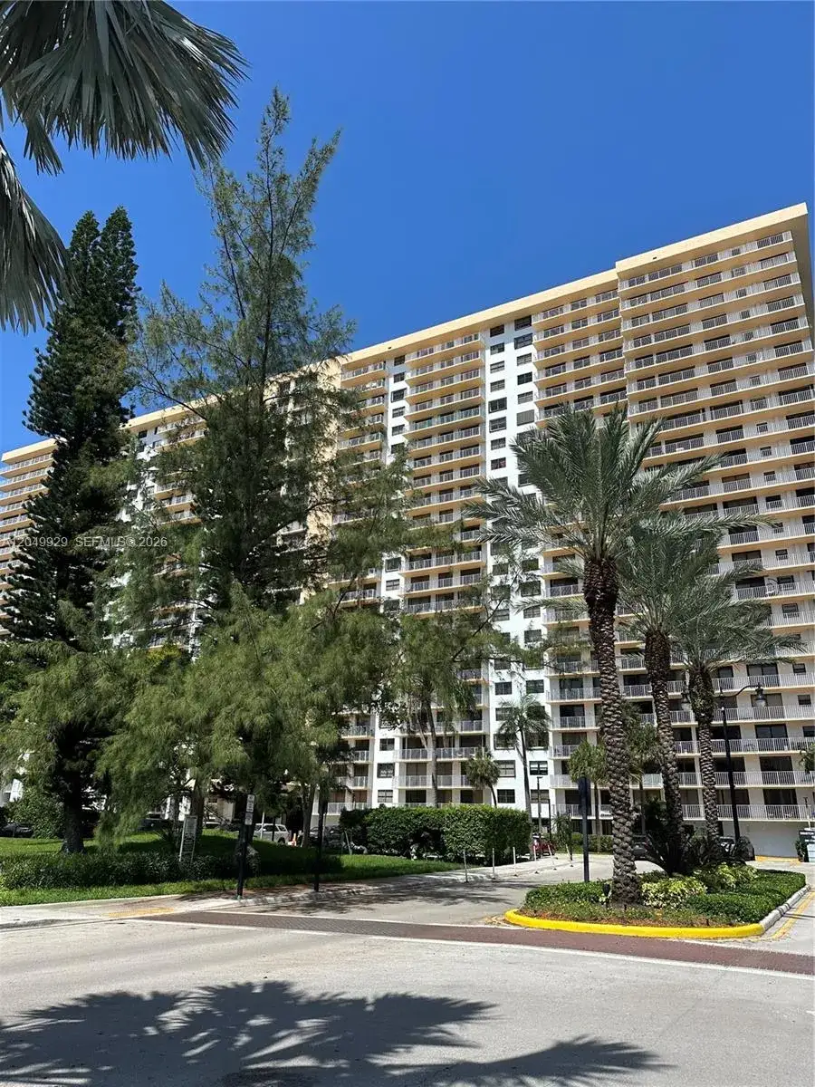 2 bedroom 2 bath Residential Lease for rent at 290 174th St # 2207, Sunny Isles Beach FL 33160