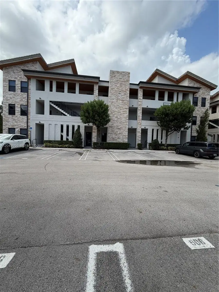 2 bedroom 2 bath Residential Lease for rent at 8195 NW 104th Ave # 22, Doral FL 33178