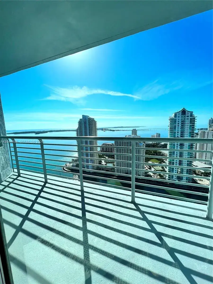 2 bedroom 2 bath Residential Lease for rent at 335 S Biscayne Blvd # 4207, Miami FL 33131