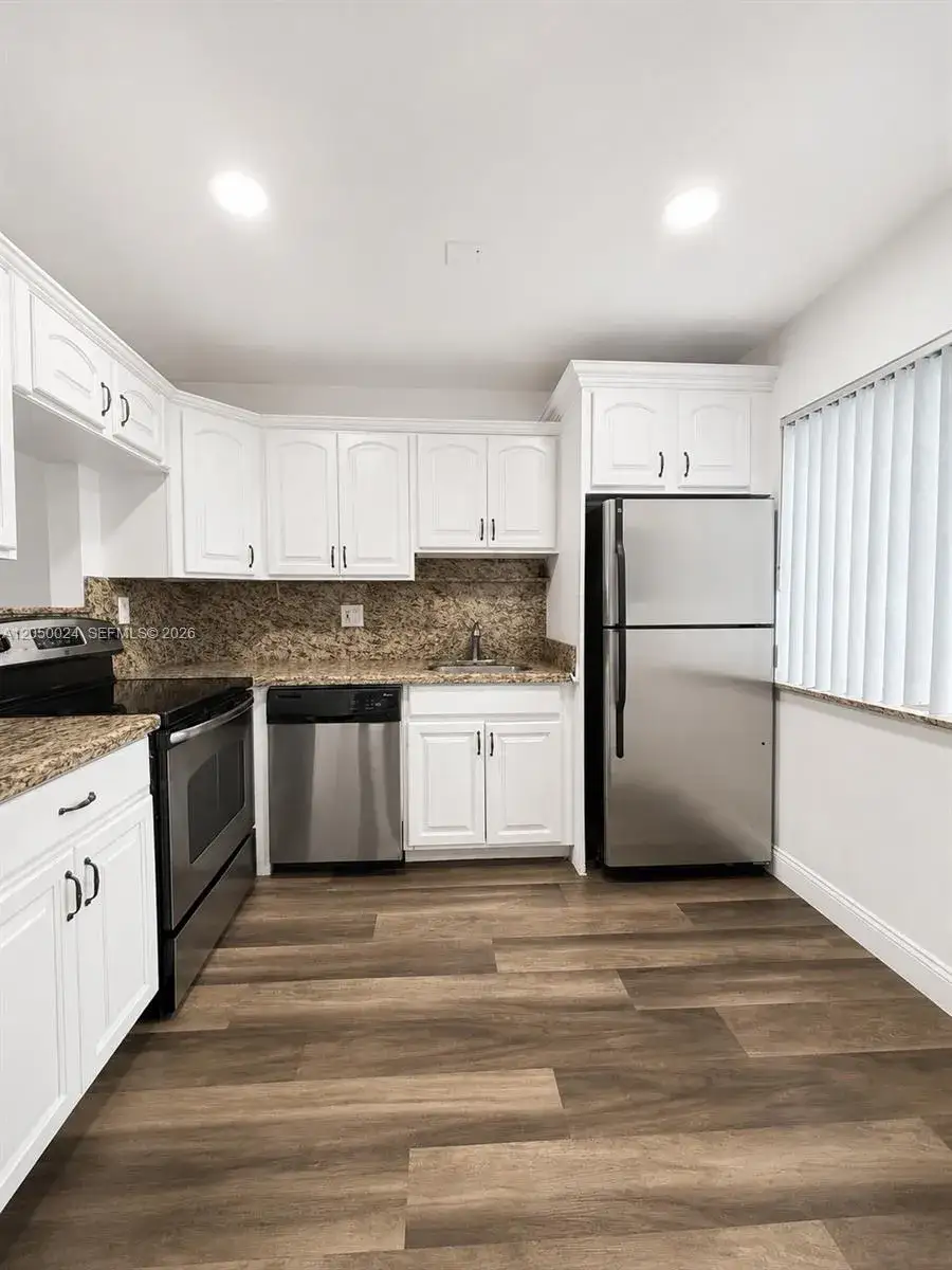 2 bedroom 1 bath Residential Lease for rent at 139 Sparrow Dr # 5F, Royal Palm Beach FL 33411