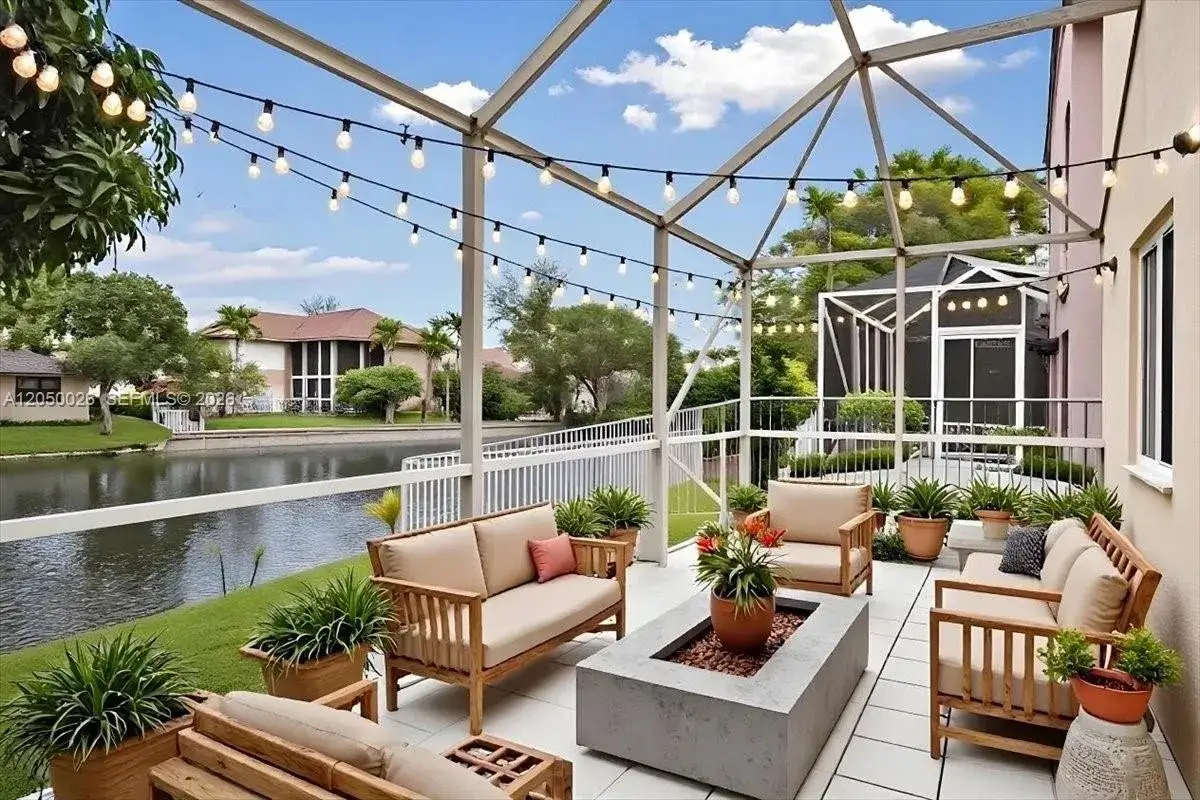 4 bedroom 2 bath Residential for sale at 9847 Fairway Cove Ln, Plantation FL 33324