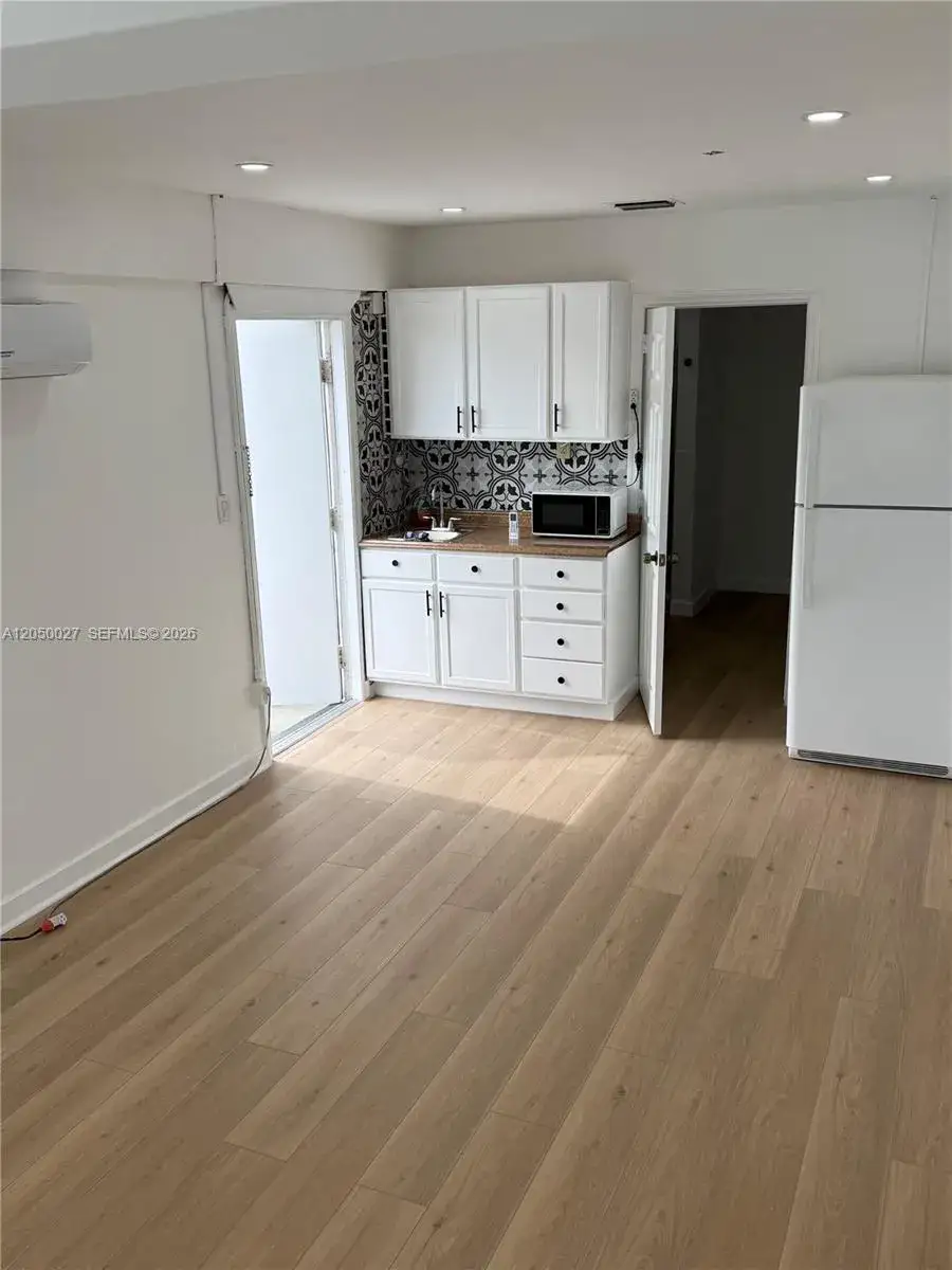 1 bedroom 1 bath Residential Lease for rent at 4971 NW 179th St # 0, Miami Gardens FL 33055
