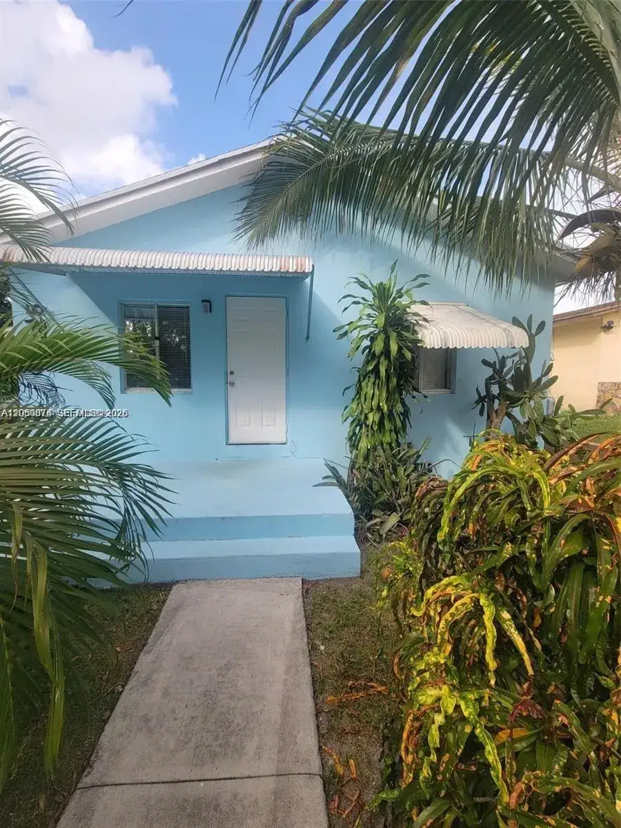 2 bedroom 1 bath Residential Lease for rent at 5743 Lincoln St # 1, Hollywood FL 33021