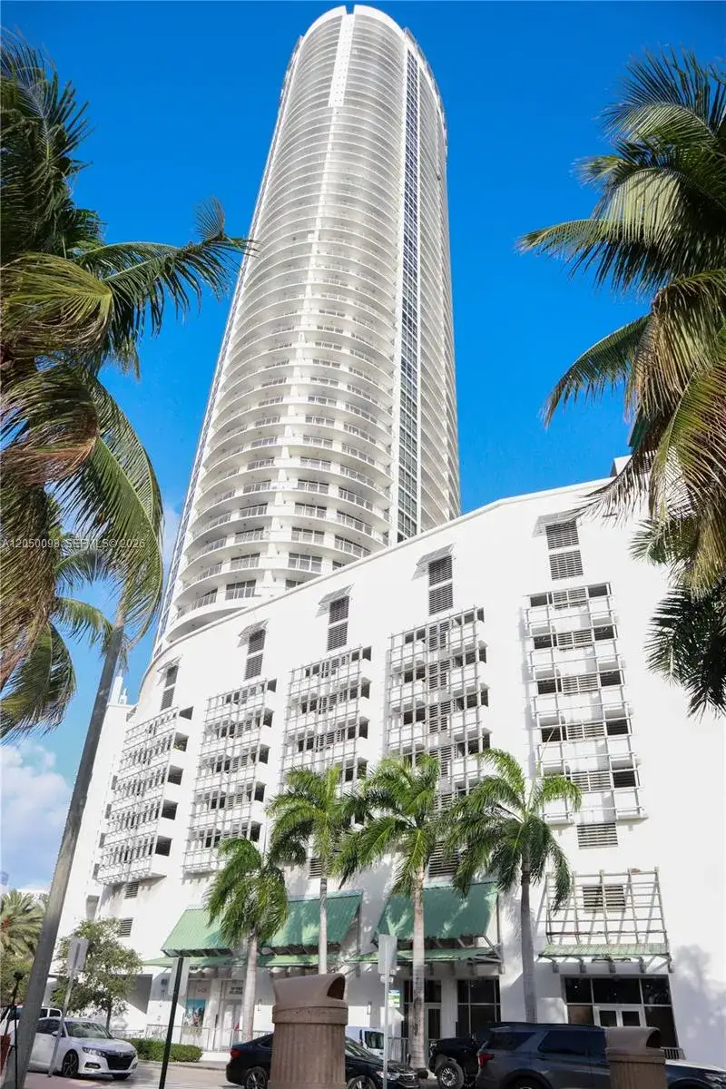 1 bedroom 1 bath Residential for sale at 1750 N Bayshore Dr # 3411, Miami FL 33132