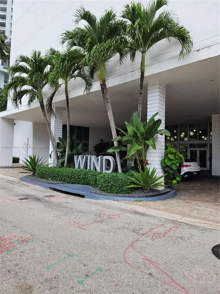 3 bedroom 2 bath Residential Lease for rent at 350 S Miami Ave # 3201, Miami FL 33130