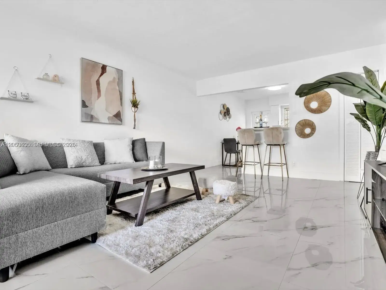 2 bedroom 1 bath Residential Lease for rent at 1092 SW 3rd St # 1092, Hallandale Beach FL 33009