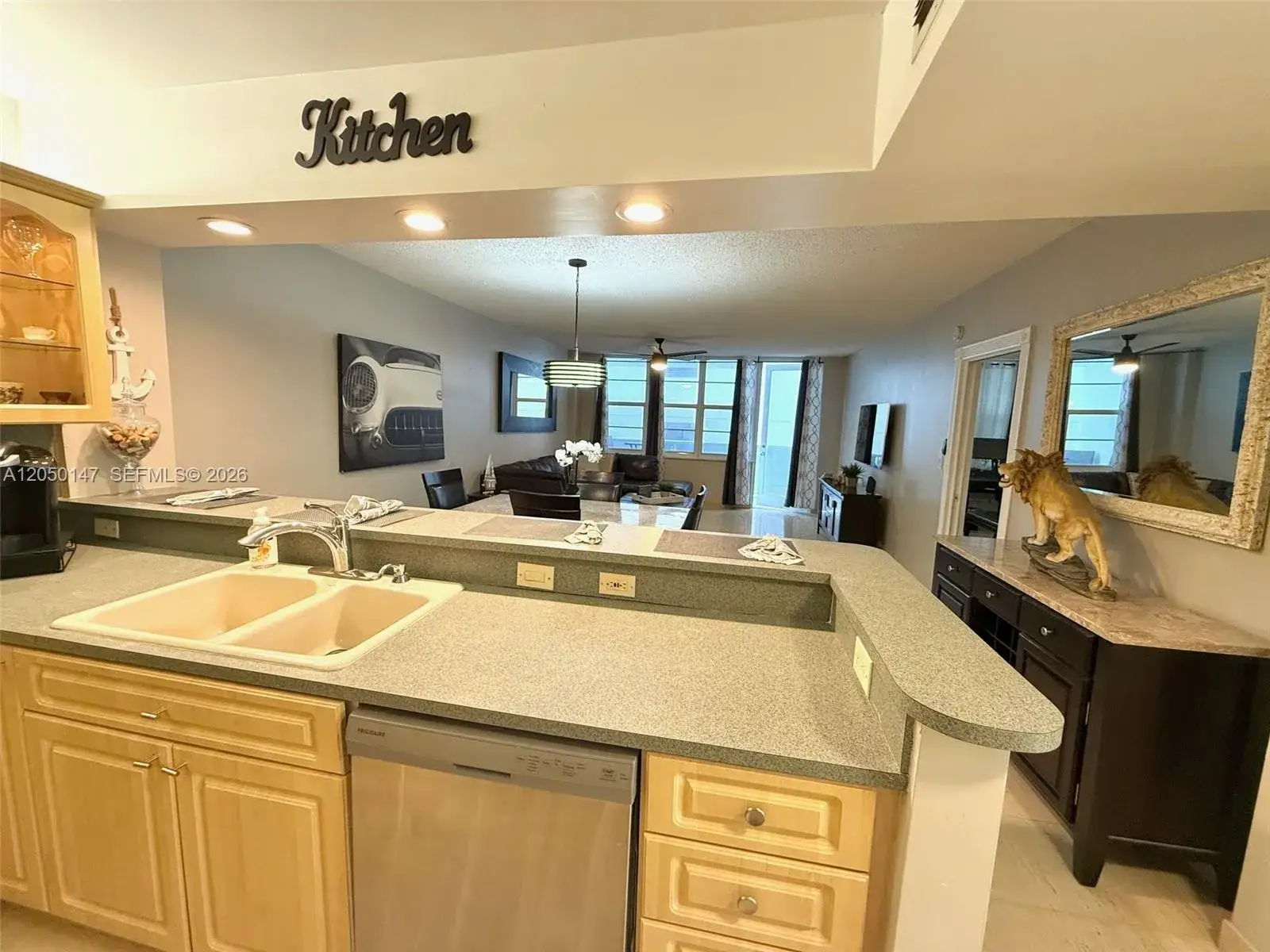1 bedroom 1 bath Residential Lease for rent at 3725 S Ocean Dr # 605, Hollywood FL 33019