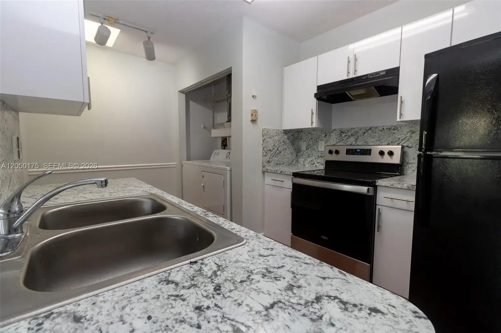 2 bedroom 1 bath Residential Lease for rent at 18308 NW 68th Ave # L, Hialeah FL 33015