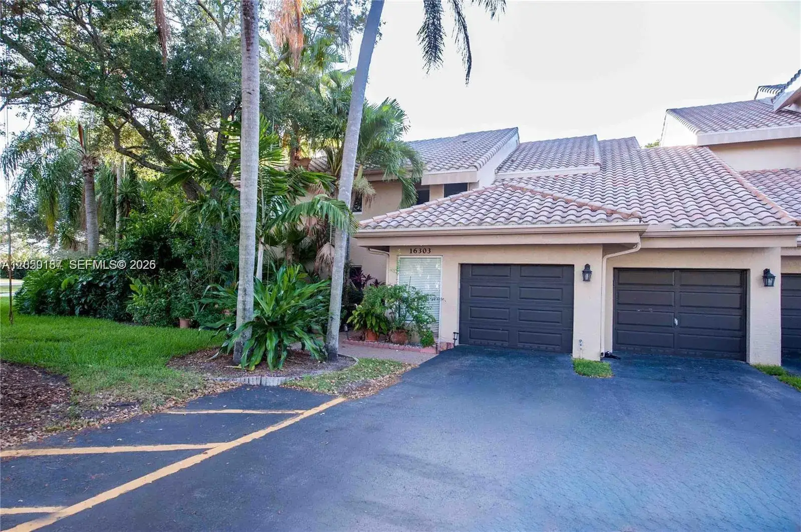 4 bedroom 2 bath Residential for sale at 16301 Malibu Dr # 79, Weston FL 33326