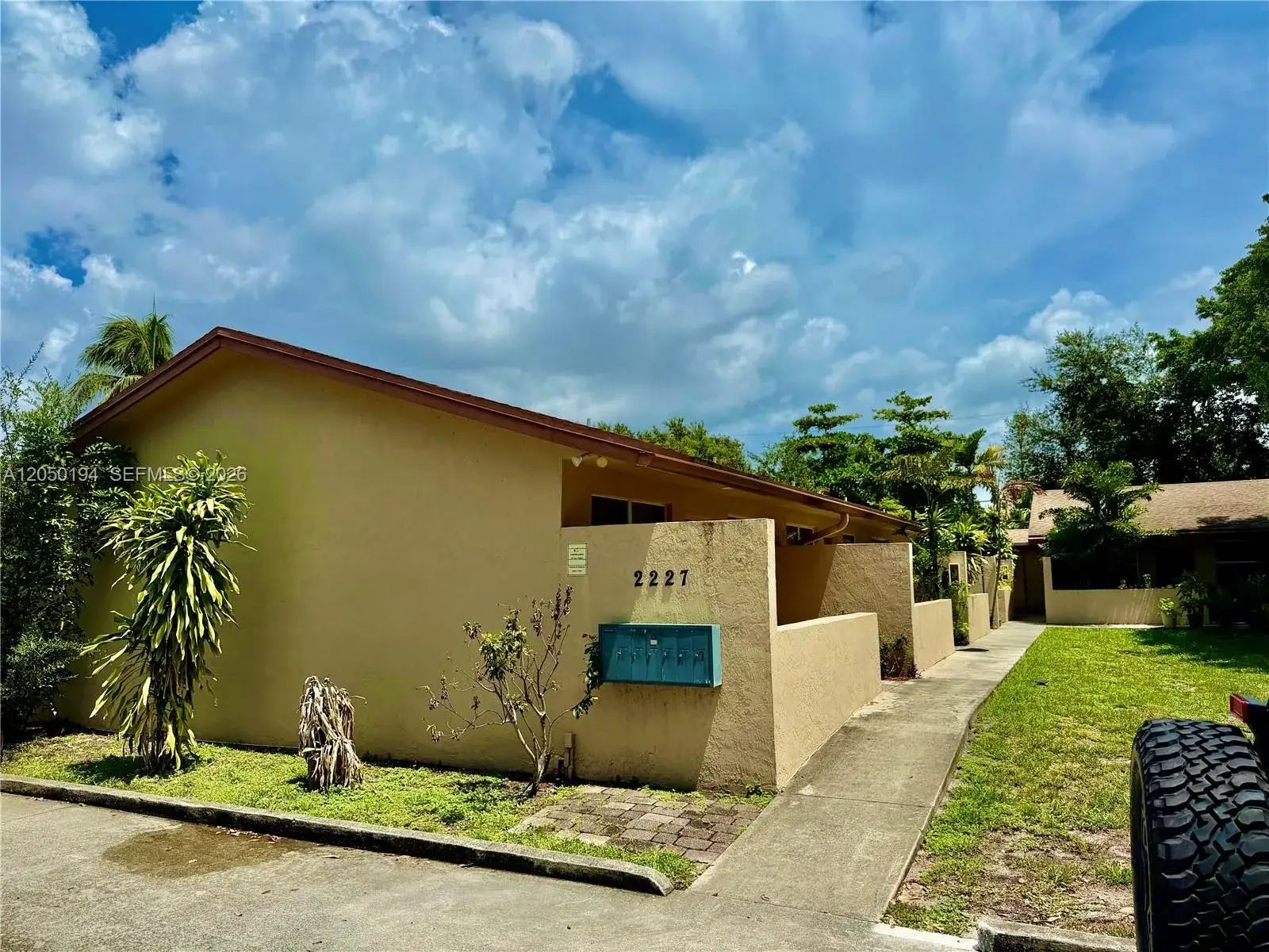 1 bedroom 1 bath Residential Lease for rent at 2227 Monroe St # 6, Hollywood FL 33020