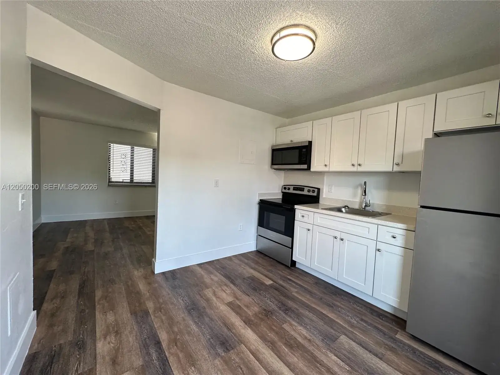 2 bedroom 1 bath Residential Lease for rent at 529 SW 4th St # 301, Miami FL 33130