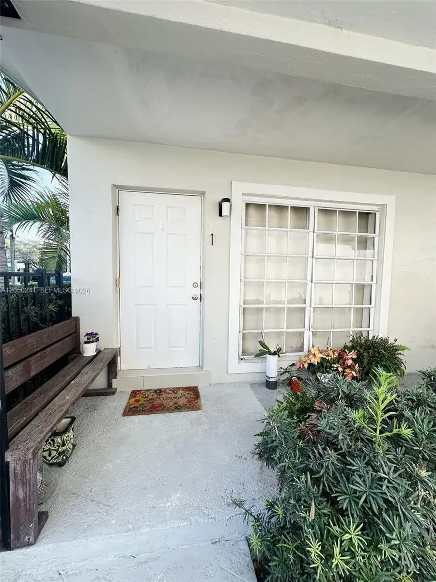 1 bedroom 1 bath Residential Lease for rent at 317 Hendricks Isle # 1, Fort Lauderdale FL 33301
