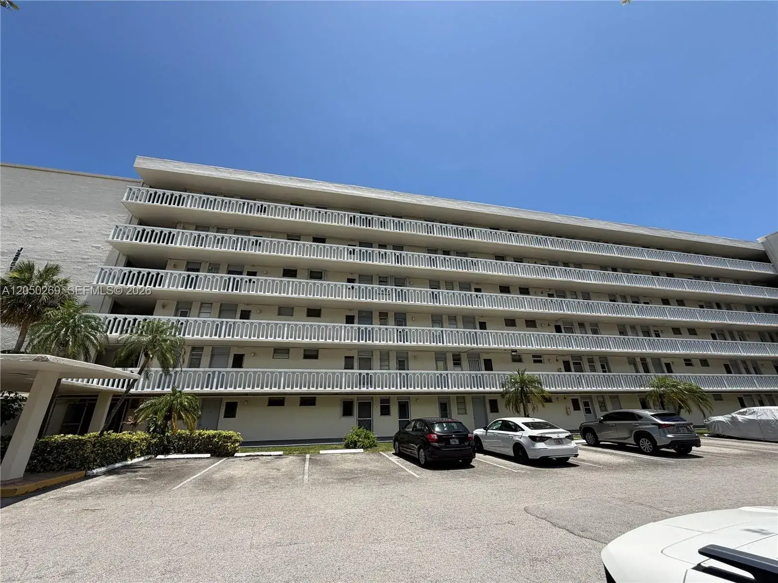 1 bedroom 1 bath Residential Lease for rent at 2851 Leonard Dr # J511, Aventura FL 33160