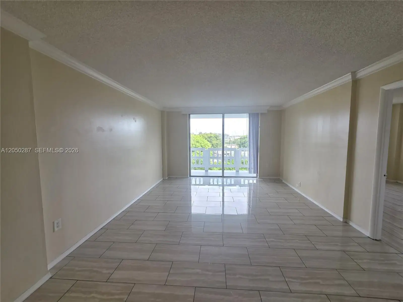 1 bedroom 1 bath Residential for sale at 15600 NW 7th Ave # 511, Miami FL 33169