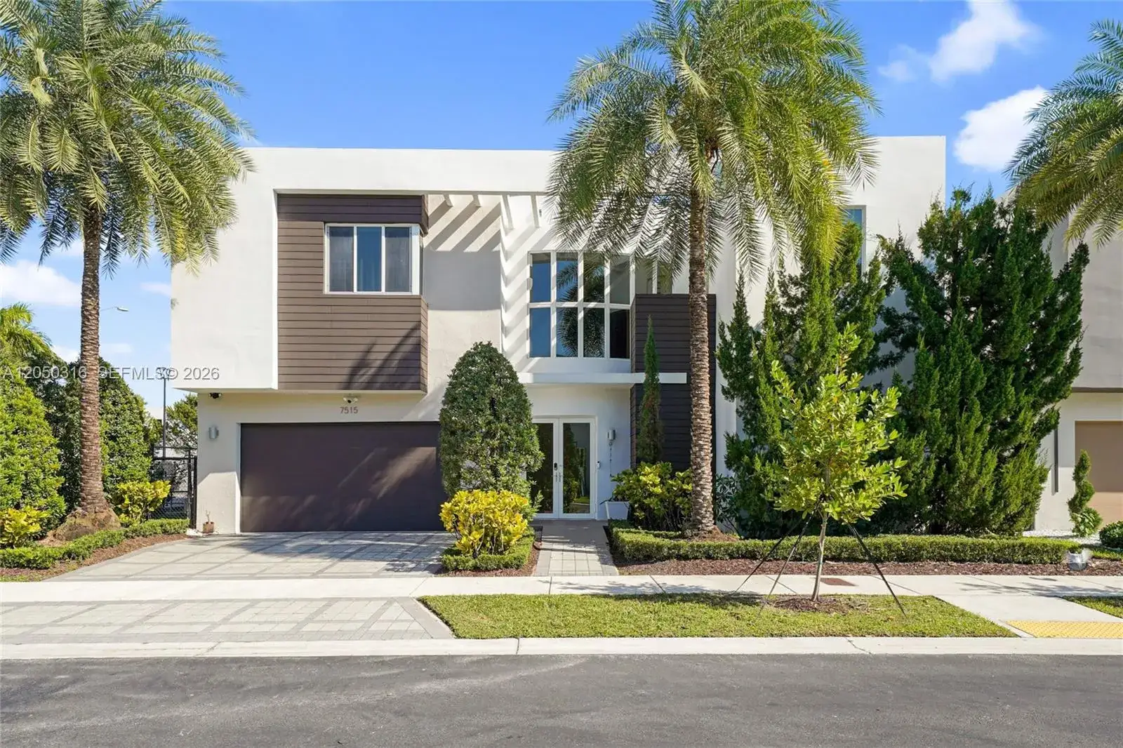 6 bedroom 7 bath Residential for sale at 7515 NW 99th Ave, Doral FL 33178