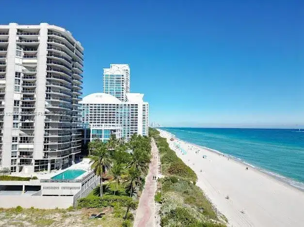1 bath Residential Lease for rent at 4925 Collins Ave # 2D, Miami Beach FL 33140