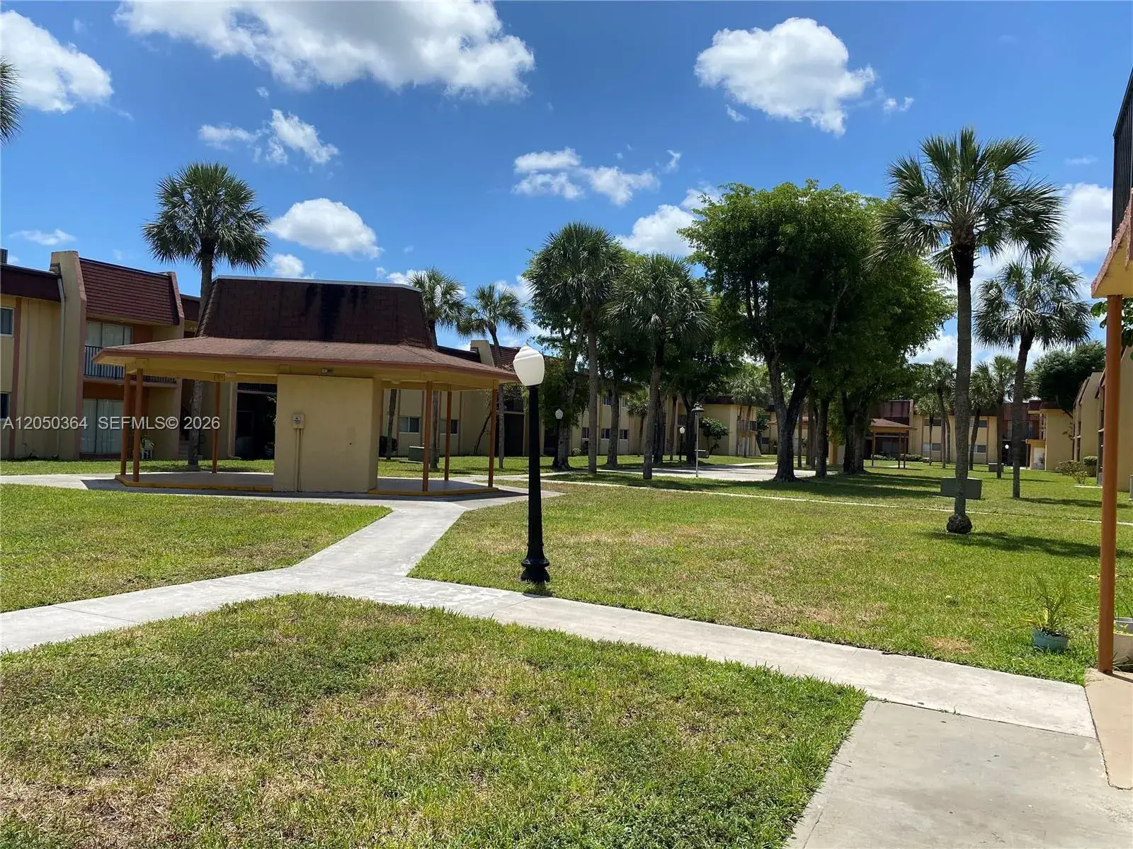 2 bedroom 2 bath Residential for sale at 2840 NW 55th Ave # 2D, Lauderhill FL 33313