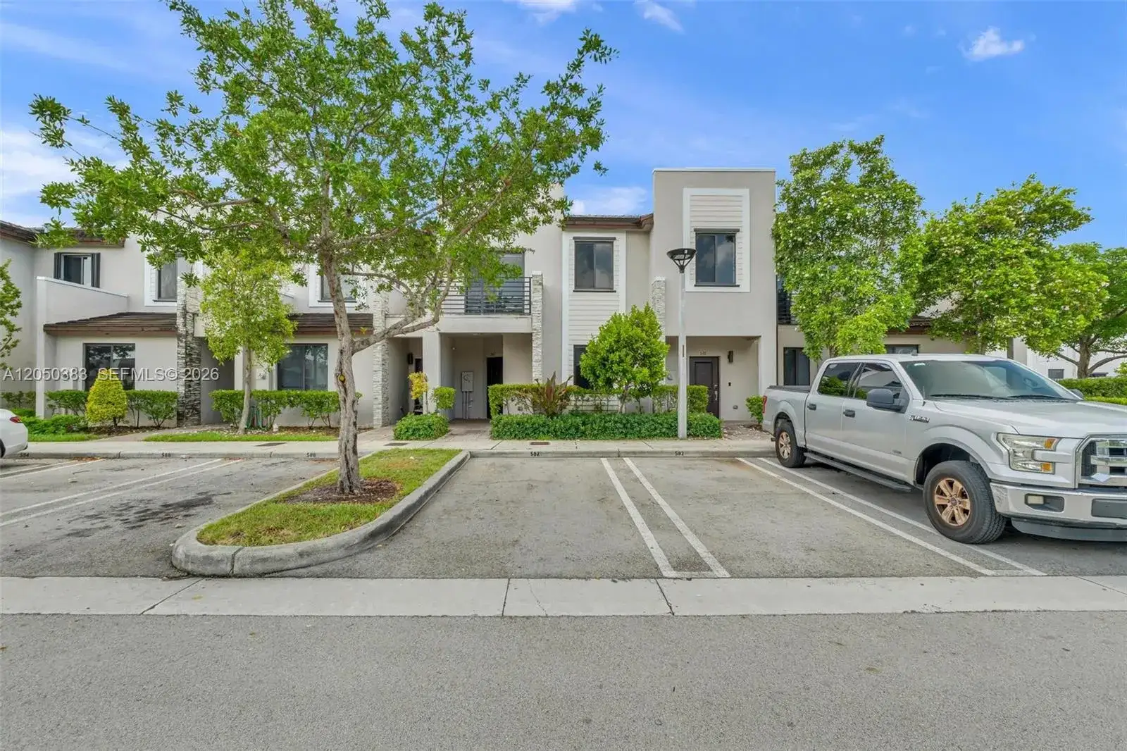 3 bedroom 3 bath Residential for sale at 582 NE 207th St, Miami FL 33179