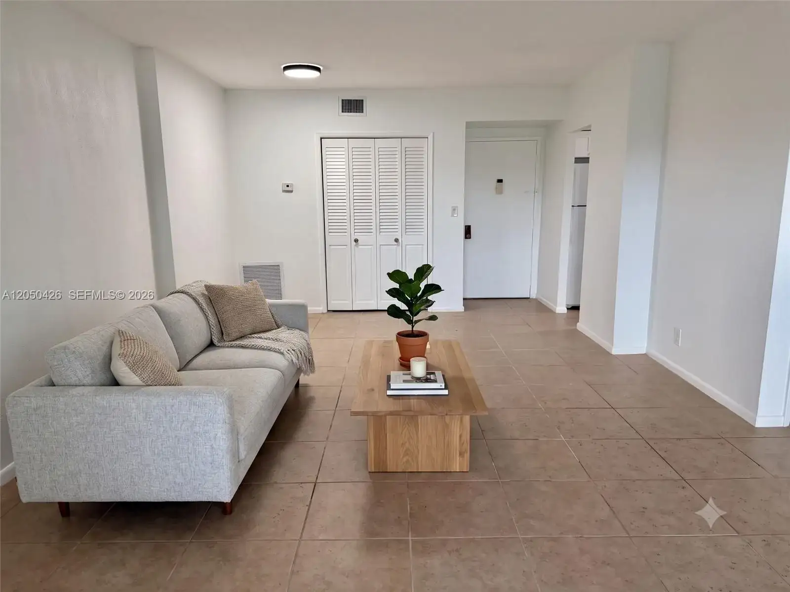 1 bedroom 1 bath Residential Lease for rent at 4400 Hillcrest Dr # 308A, Hollywood FL 33021