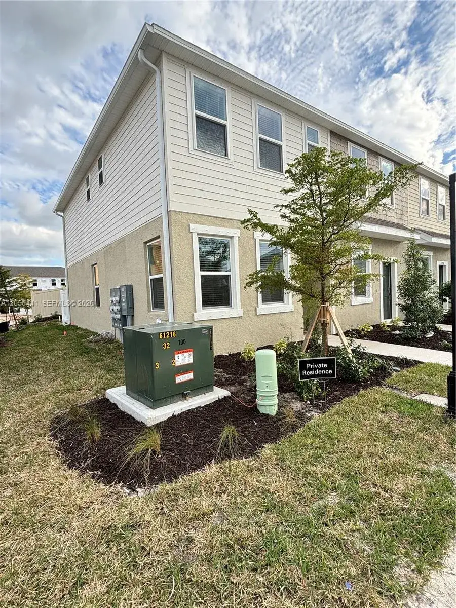 2 bedroom 2 bath Residential for sale at 8768 daybreak st, Sarasota FL 34241