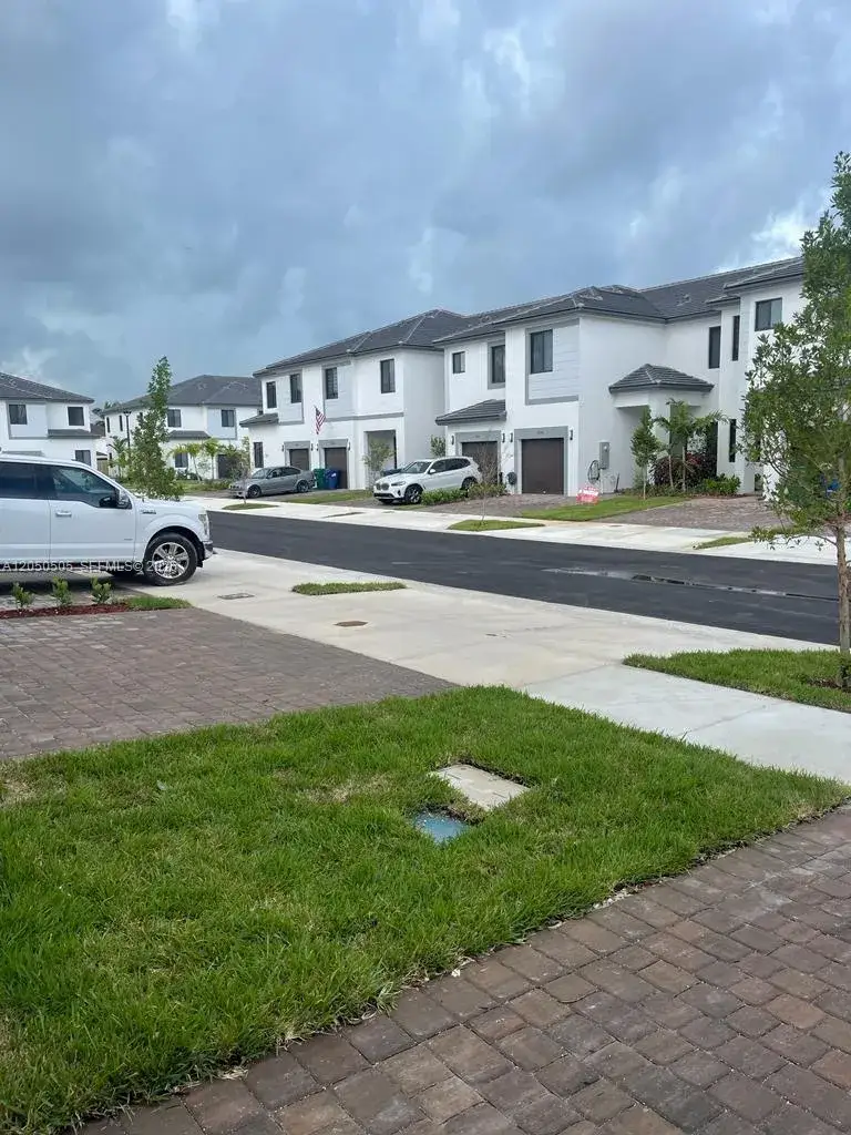 3 bedroom 3 bath Residential Lease for rent at 13641 SW 157th Pl # 13641, Miami FL 33196