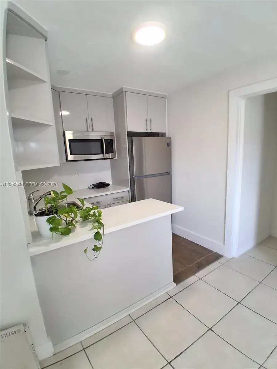 1 bedroom 1 bath Residential Lease for rent at 1231 SW 136th Pl # B, Miami FL 33184