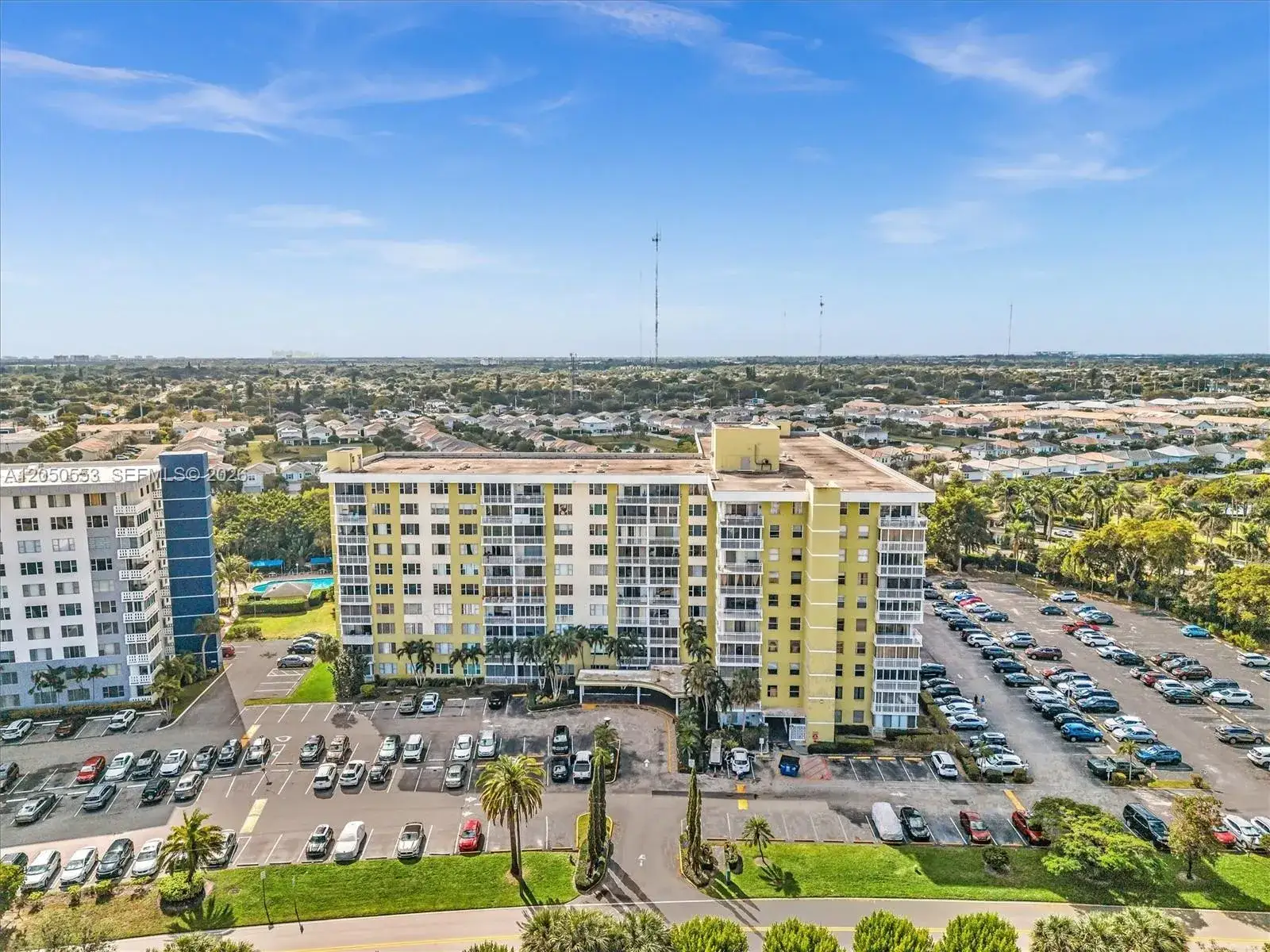 2 bedroom 2 bath Residential for sale at 4400 Hillcrest Dr # 617B, Hollywood FL 33021