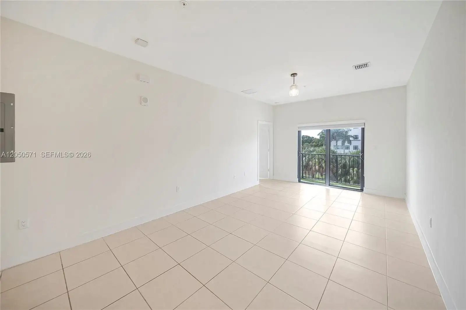 1 bedroom 1 bath Residential for sale at 8265 NW 41st St # 202, Doral FL 33166