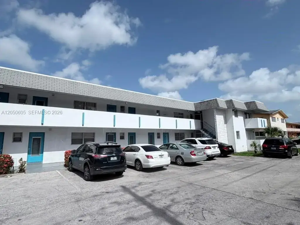 1 bedroom 1 bath Residential Lease for rent at 19051 NE 2nd Ave # 1503, Miami FL 33179