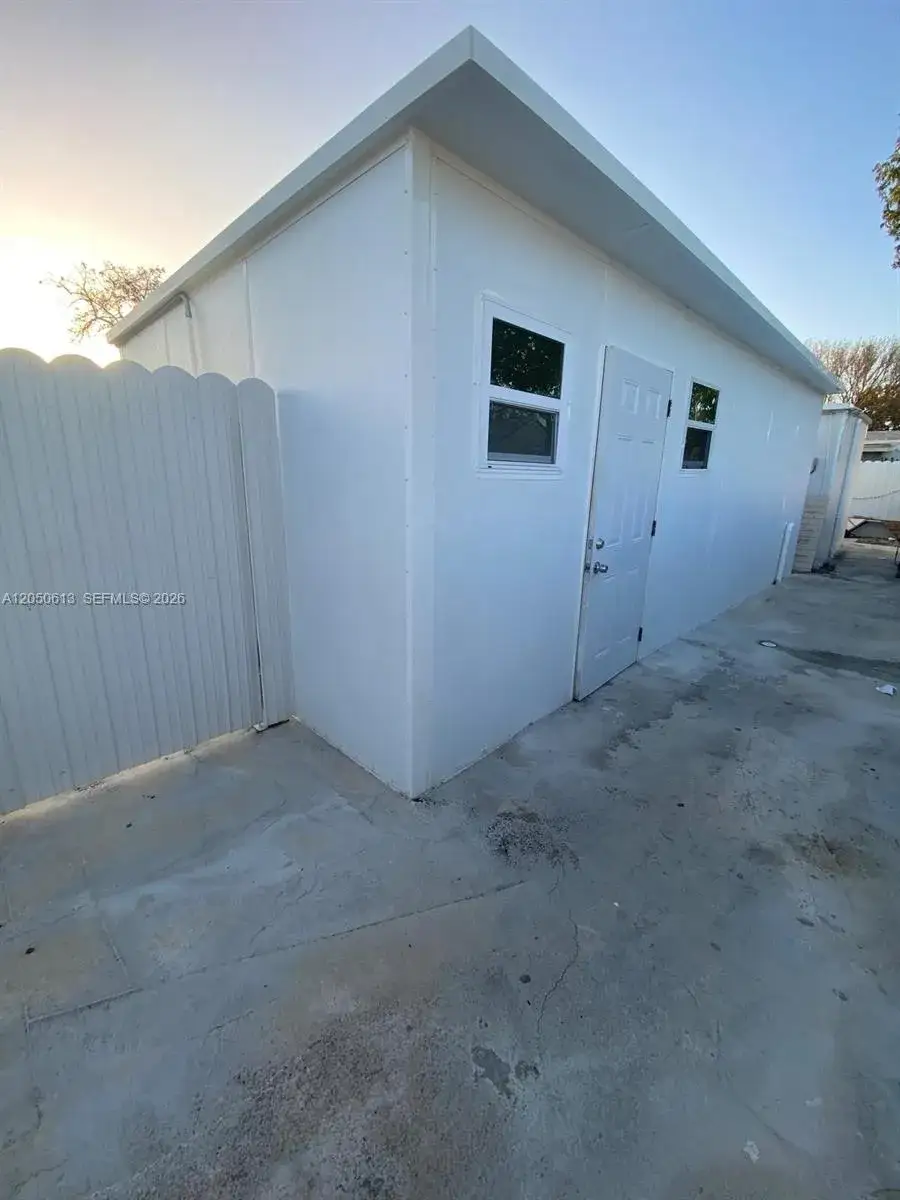 1 bedroom 1 bath Residential Lease for rent at 3501 NW 182nd St # 1, Miami Gardens FL 33056