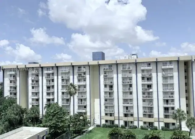 1 bedroom 1 bath Residential Lease for rent at 801 NW 47th Ave # 116W, Miami FL 33126