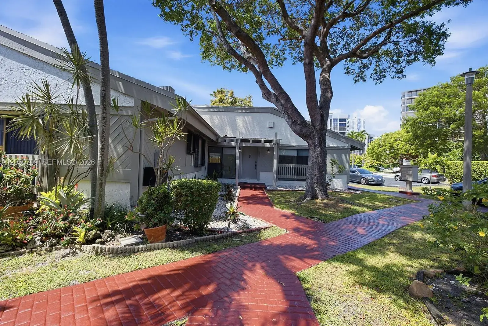 3 bedroom 2 bath Residential for sale at 605 Leslie Dr, Hallandale Beach FL 33009