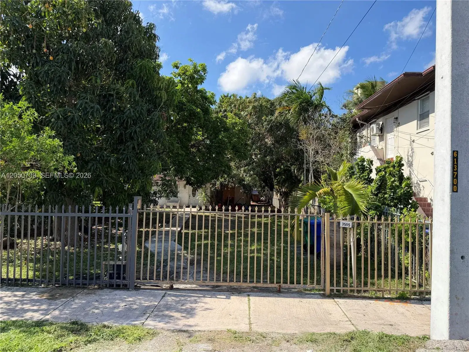 1 bedroom 1 bath Residential for sale at 3555 SW 23rd St, Miami FL 33145