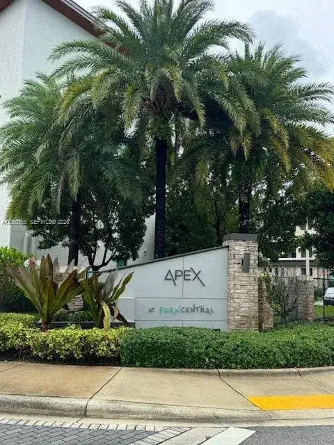 2 bedroom 2 bath Residential for sale at 8031 NW 104th Ave # 32, Doral FL 33178